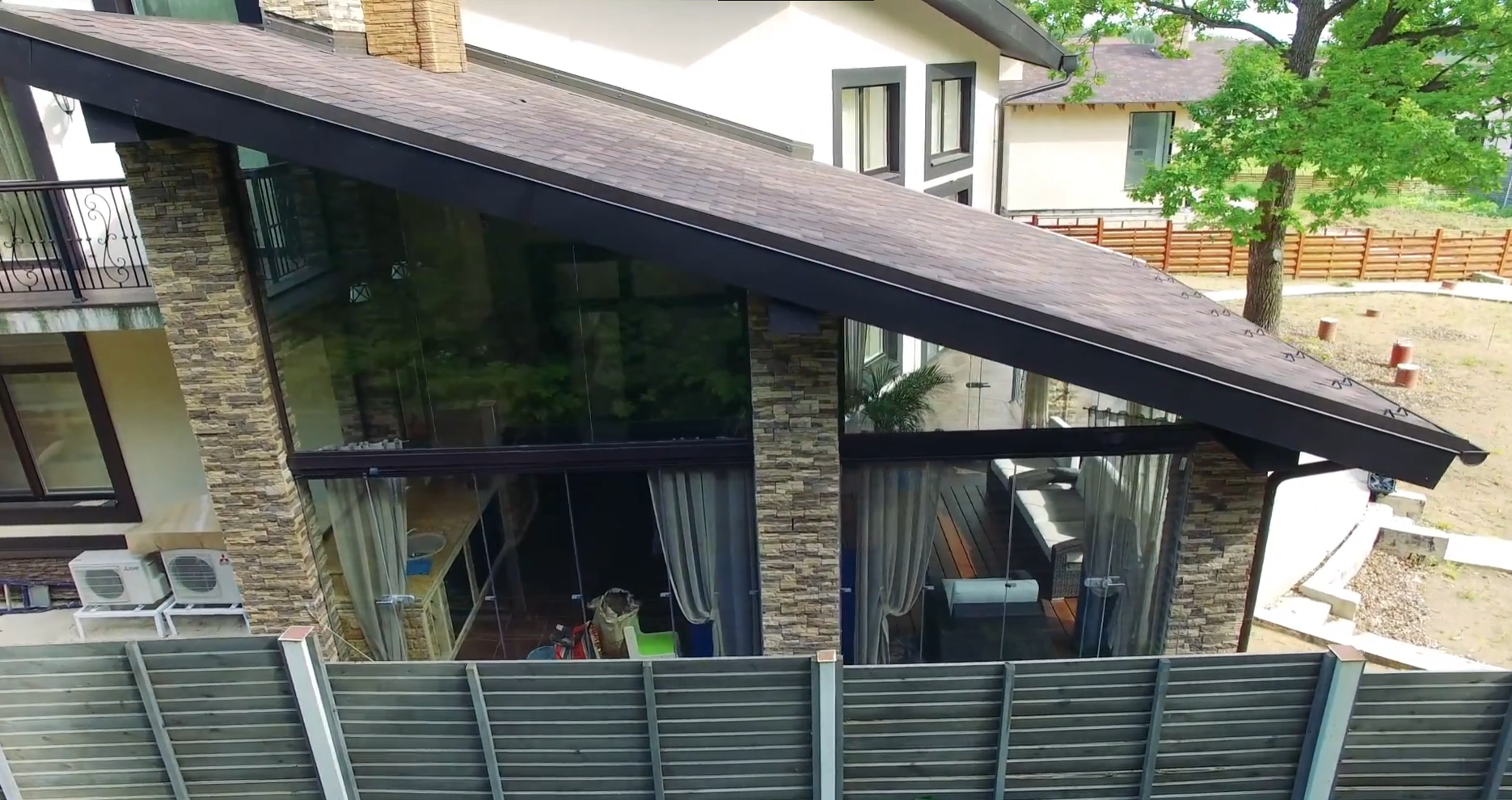 Безрамное остекление террасы под ключ
